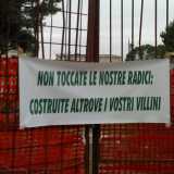 Lo striscione esibito durante la manifestazione di protesta del 21 febbraio scorso